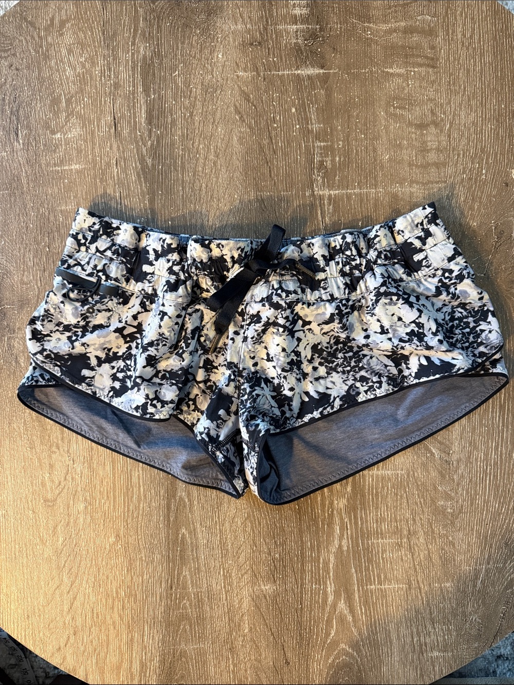 Lululemon Reversible Surf Shorts, Size 8